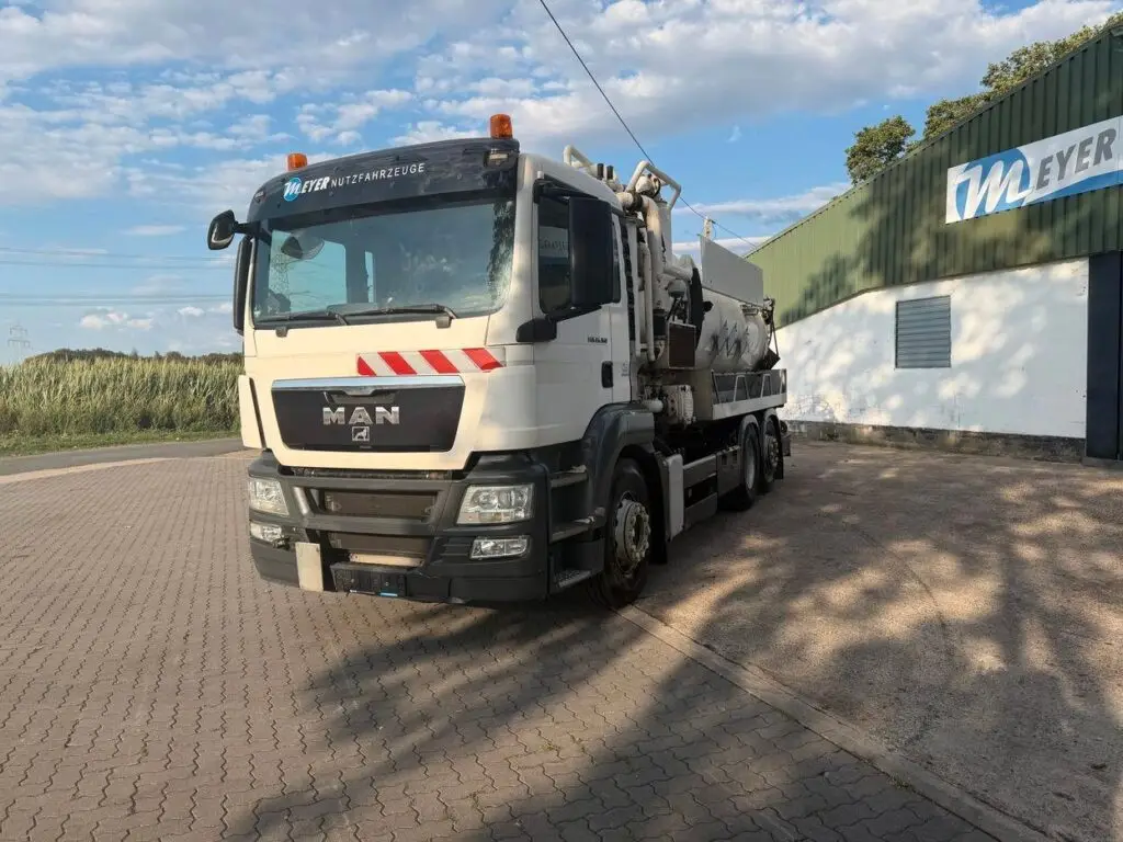 MAN 26360 TGS 6x2 Saugwagen/Druck
